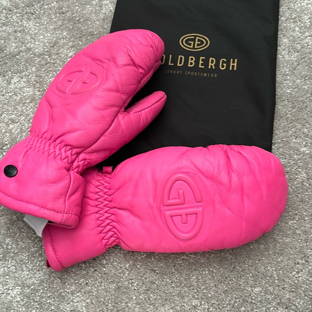 Goldbergh pink mittens